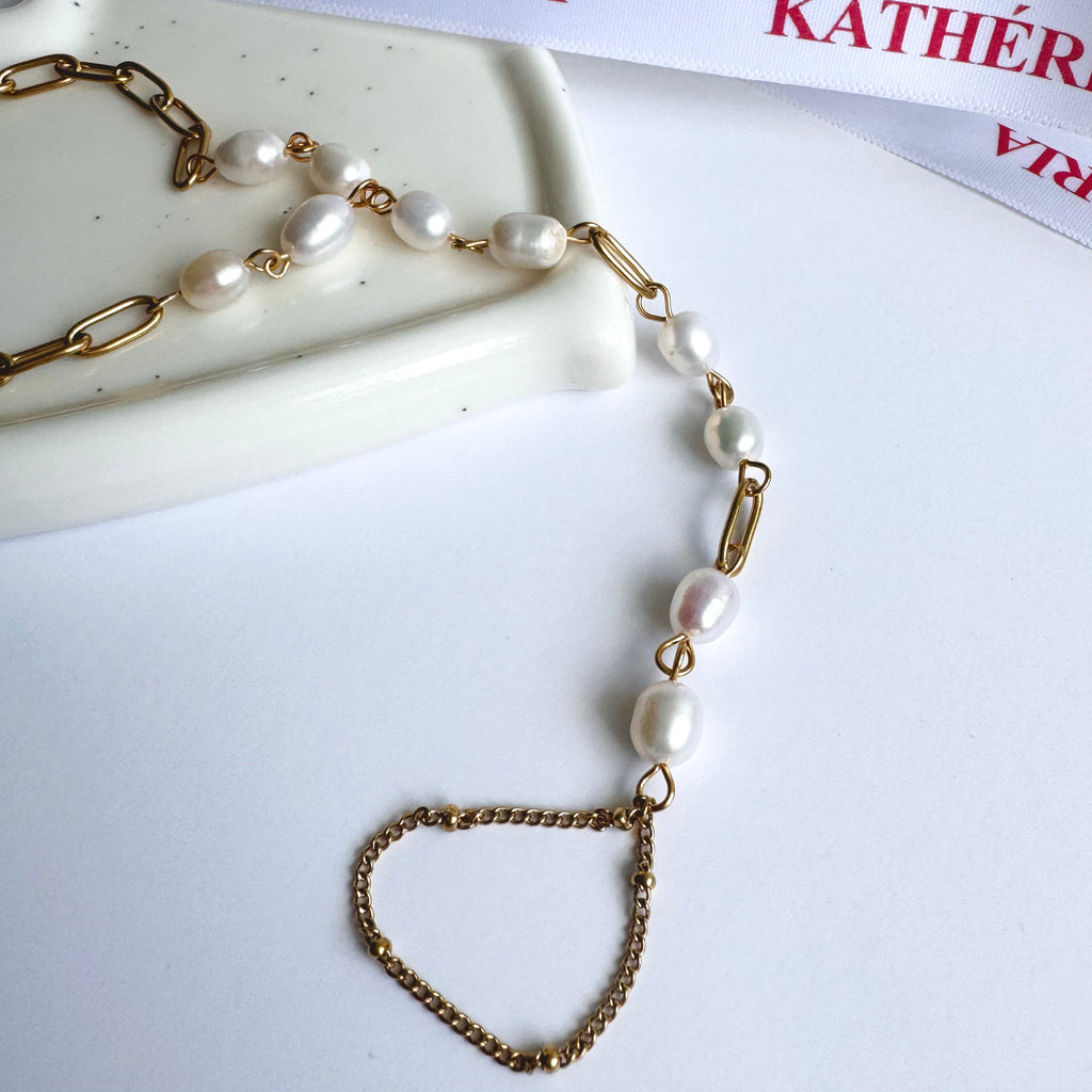 Camille – Pearl Chain Hand Bracelet 🤍✨