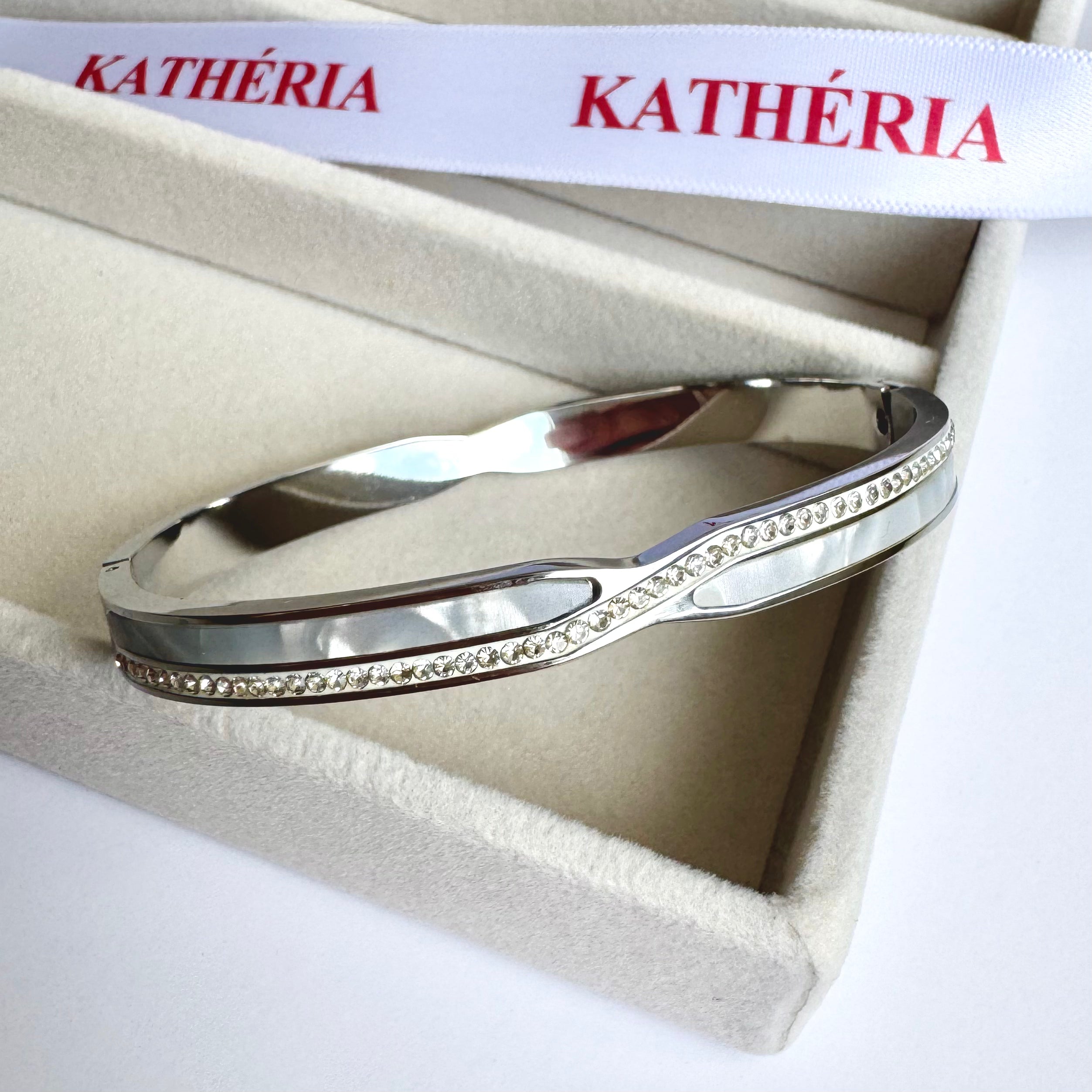 Isla – Silver Wave Bracelet with Crystals 🤍