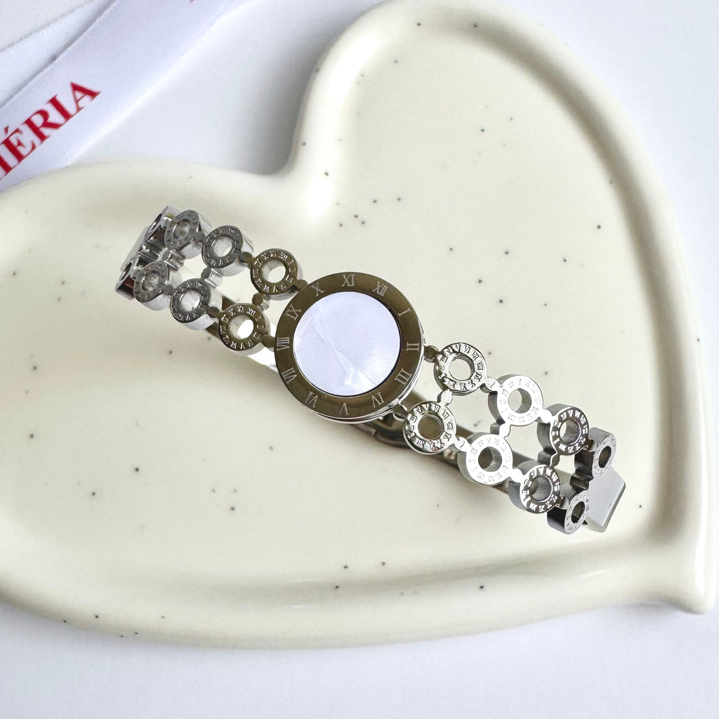 Diana –  Bracelet with Elegant Circle Design 🤍