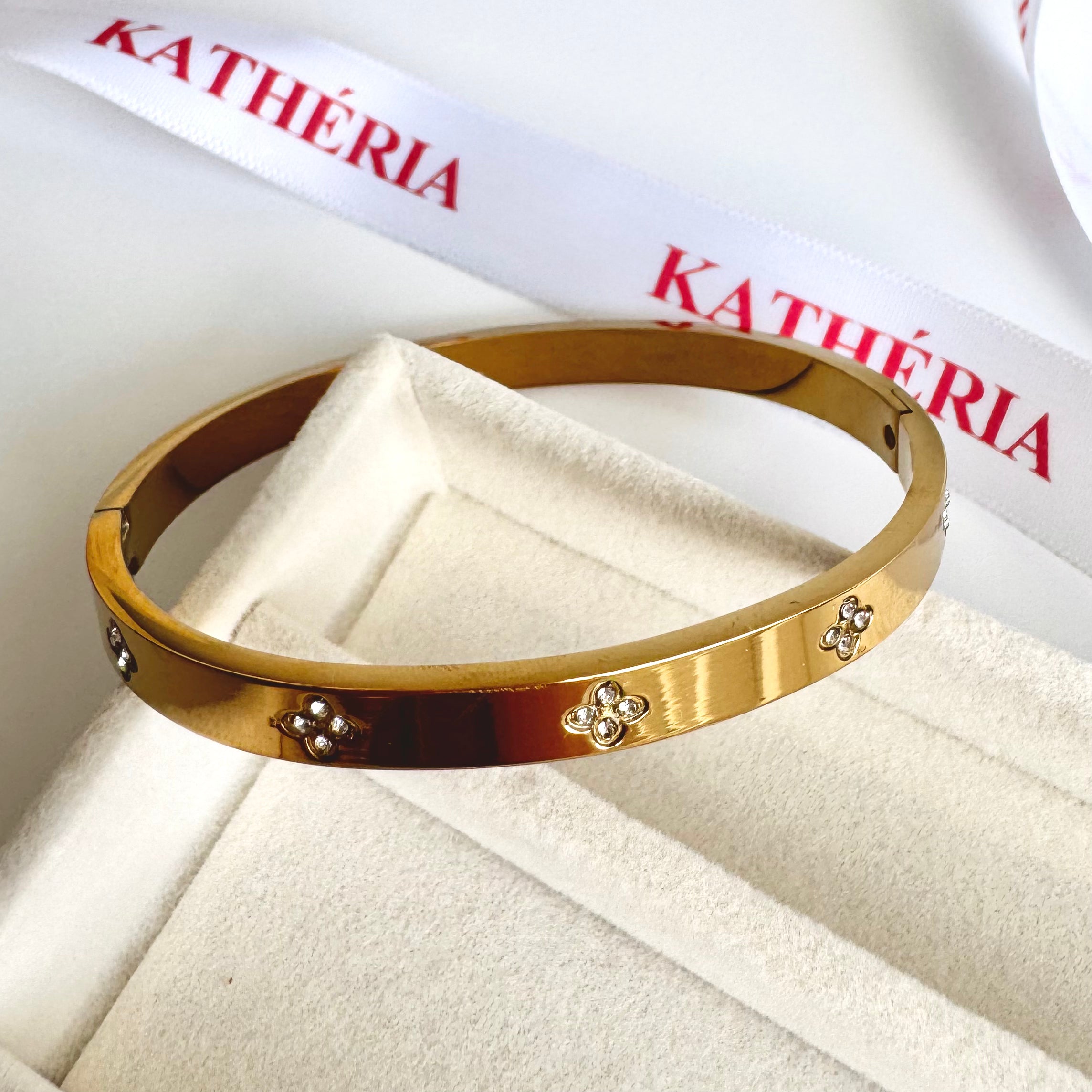 Victoria – Textured Gold Bracelet with Crystals💫