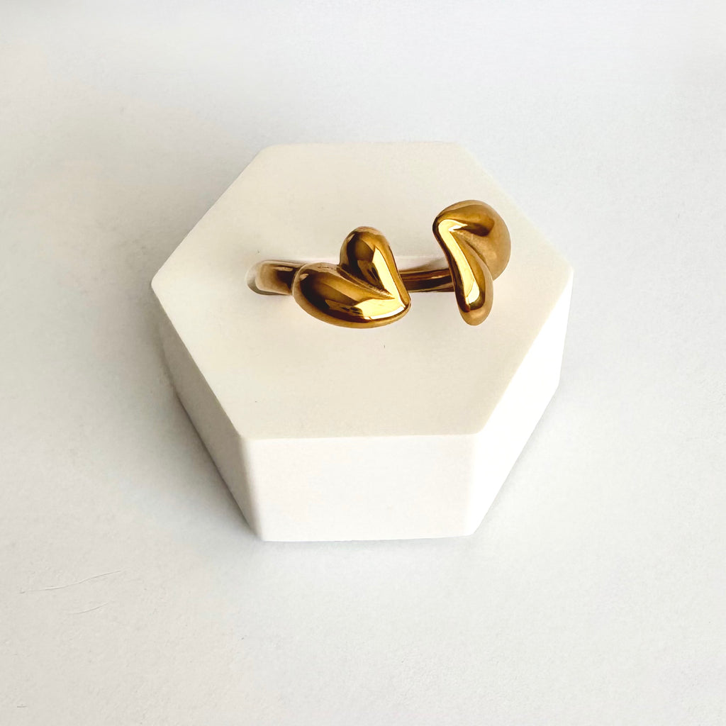 Amore – Adjustable Heart Ring 💫