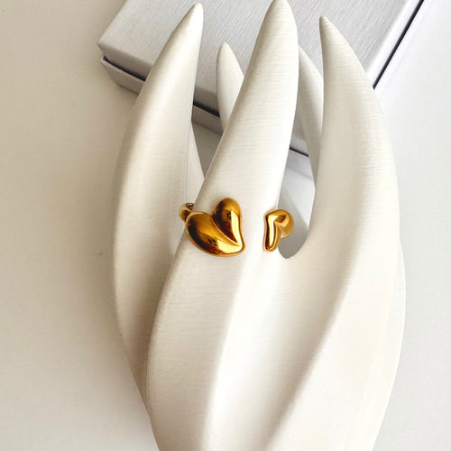 Amore – Adjustable Heart Ring 💫