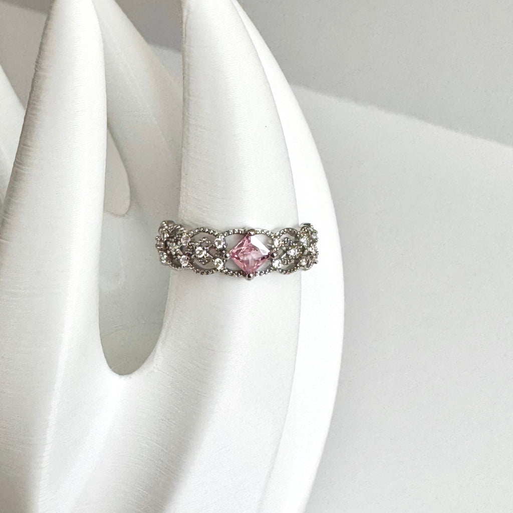 Maria —  Adjustable Ring 🌸