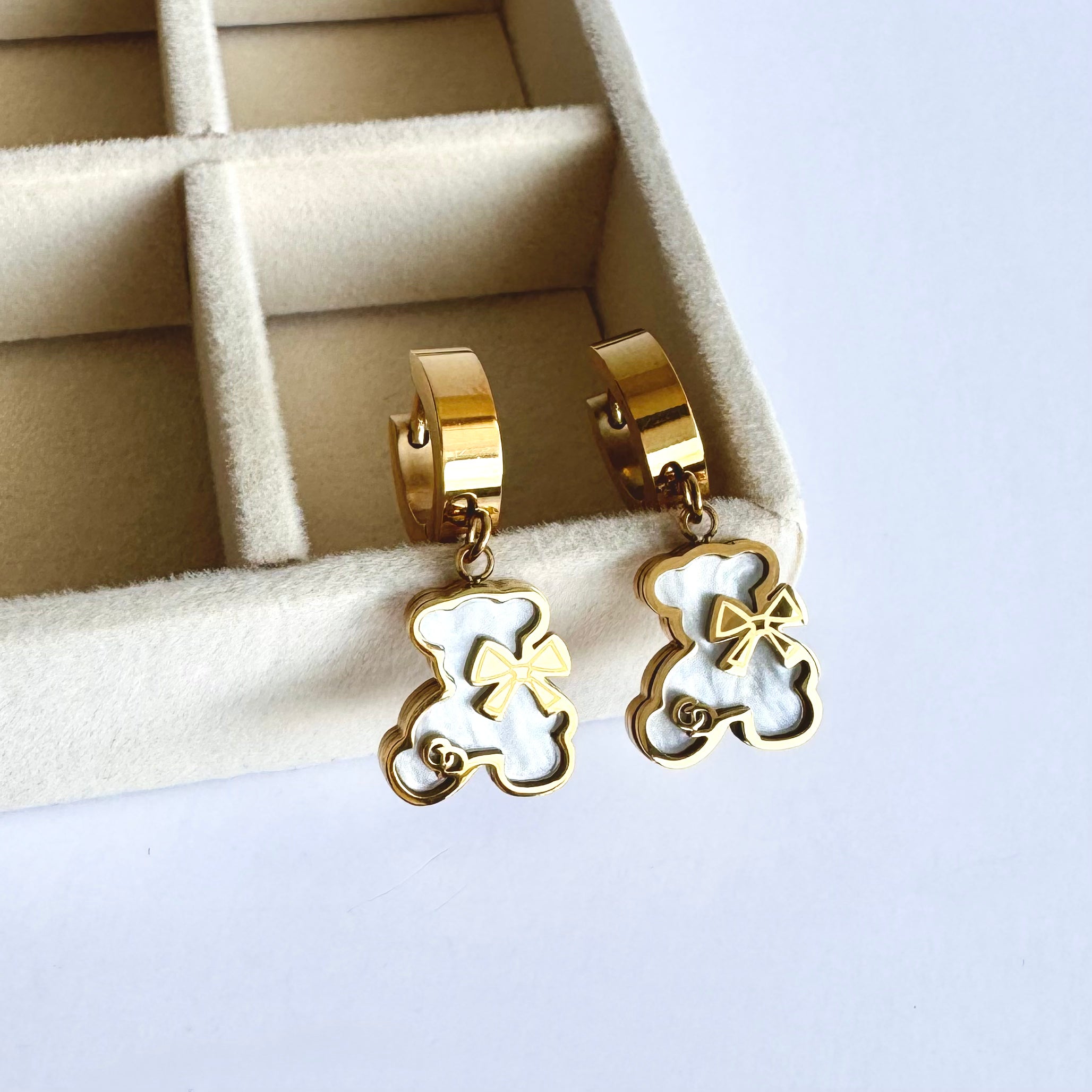 Nicole – Mother of Pearl Drop Earrings 🐻✨