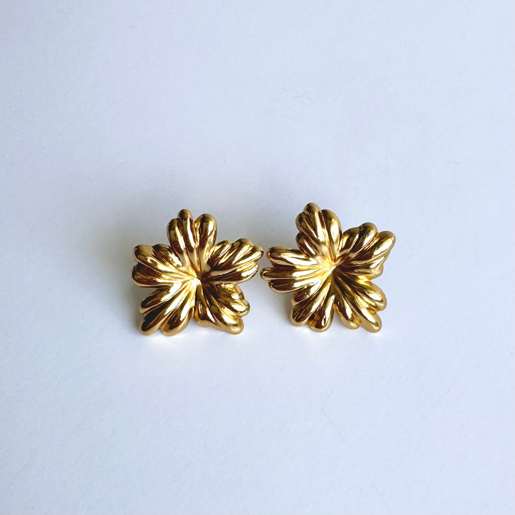 Joan – 18K Gold Plated Floral Stud Earrings 🌼✨