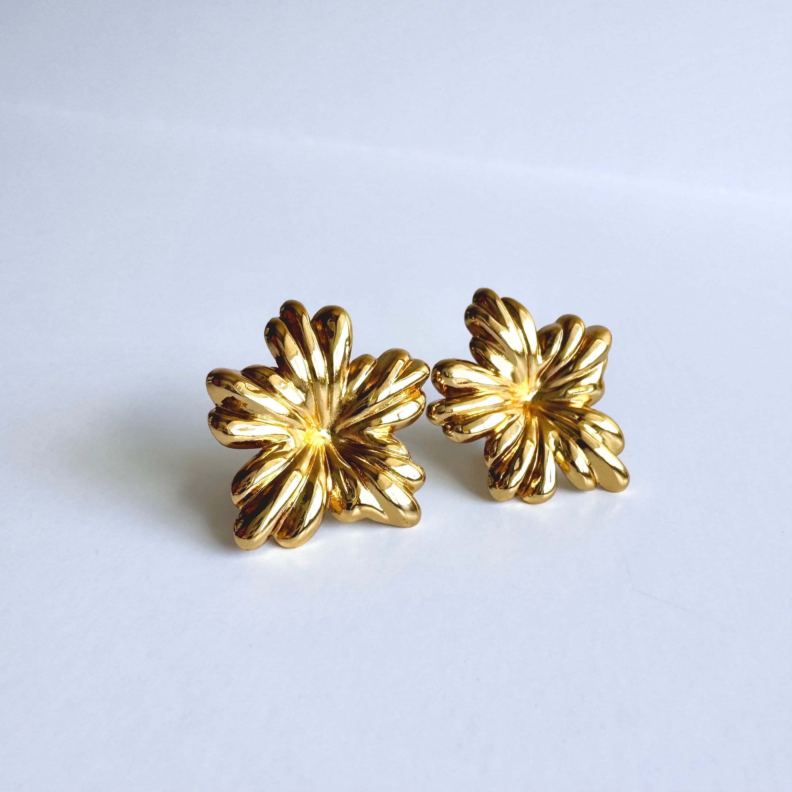 Joan – 18K Gold Plated Floral Stud Earrings 🌼✨