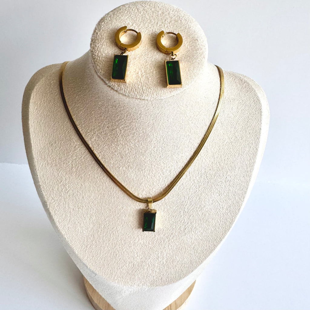 Juliette – Emerald Green Gold Plated Pendant Necklace ✨