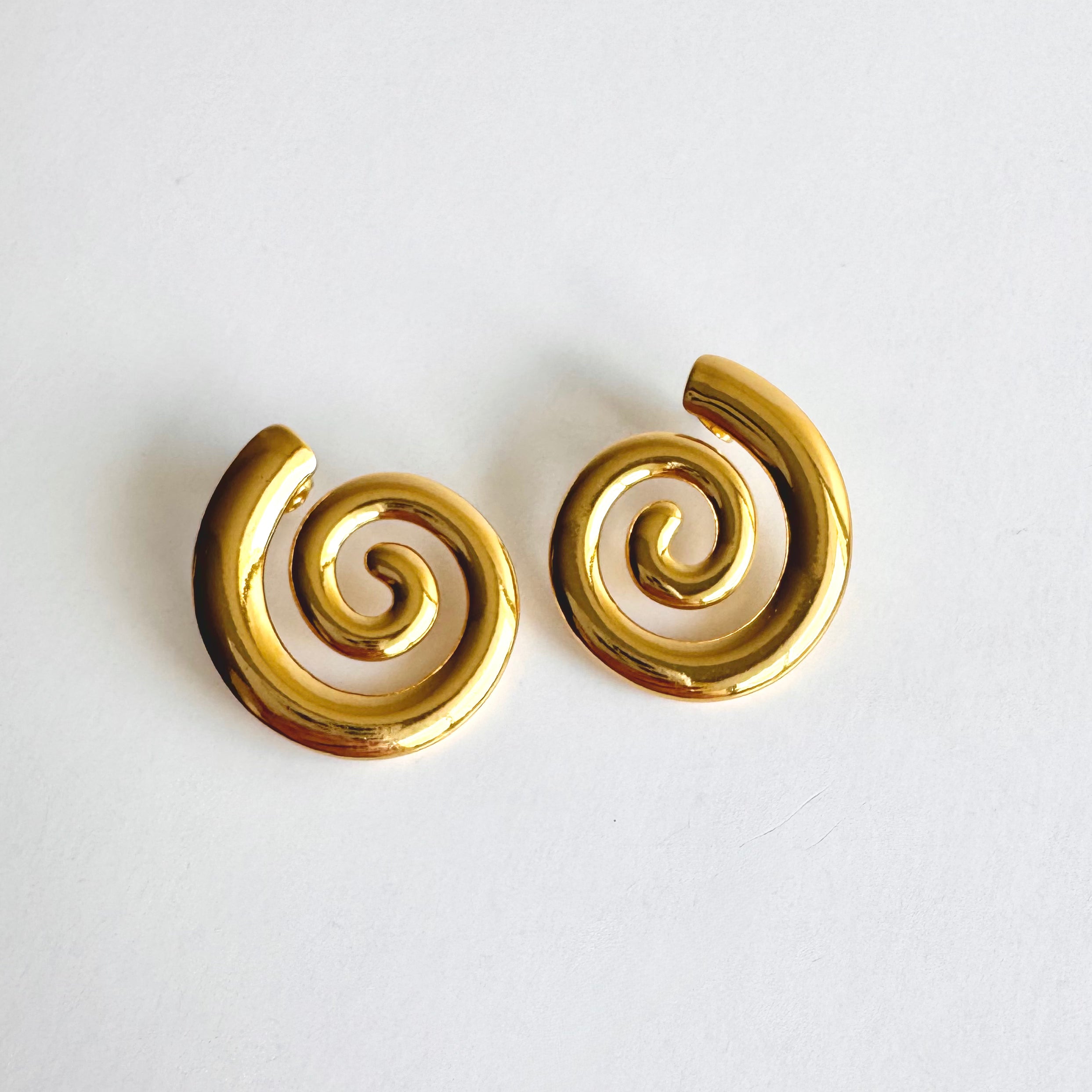 Batty – 18K Gold Plated Spiral Stud Earrings ✨