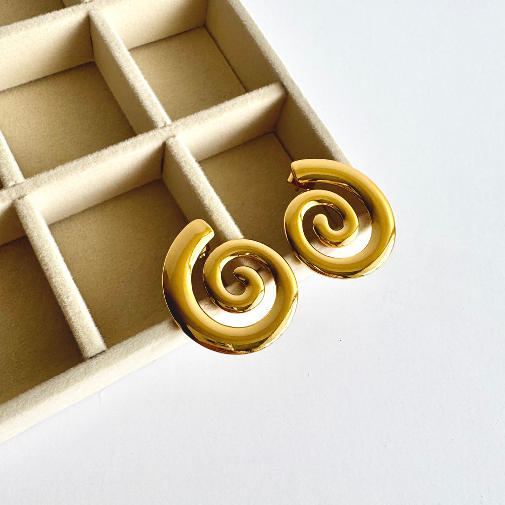 Batty – 18K Gold Plated Spiral Stud Earrings ✨