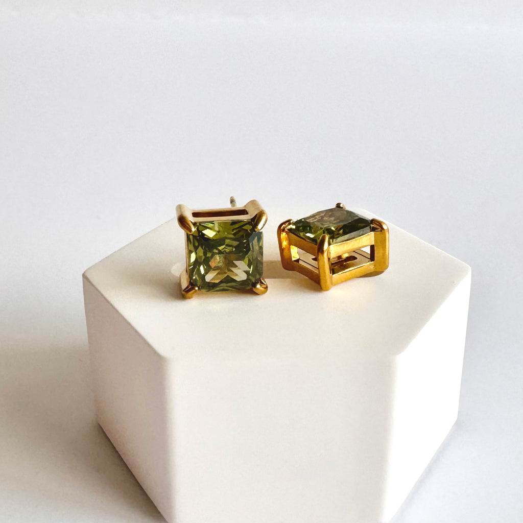 Lidia –  Glow Stud Earrings 💛✨