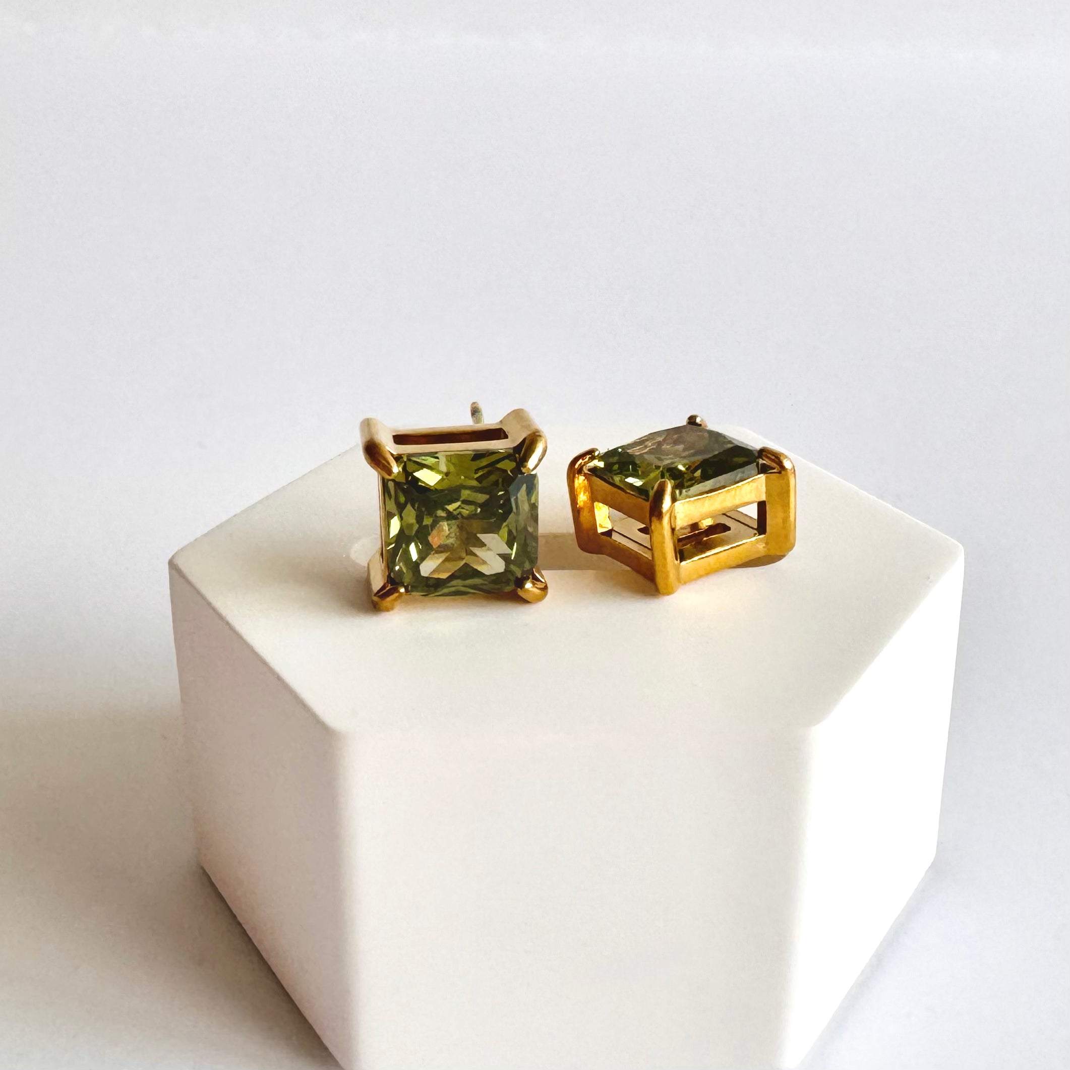 Lidia –  Glow Stud Earrings 💛✨