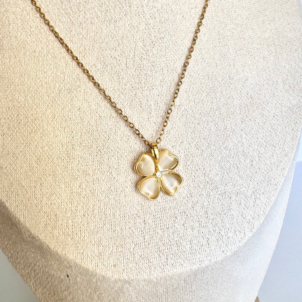 Evelyn – White Clover Gold Plated Necklace 🤍✨