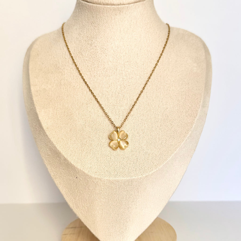Evelyn – White Clover Gold Plated Necklace 🤍✨