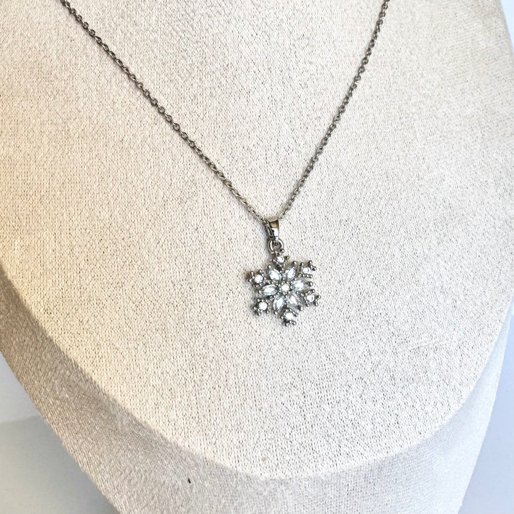 Mari – Snowflake Crystal Pendant ❄️✨