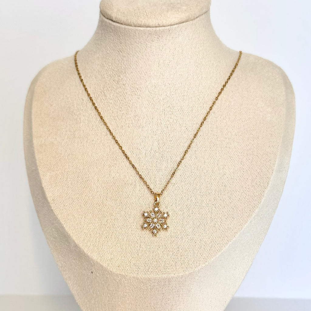 Mari – Snowflake Crystal Pendant ❄️✨