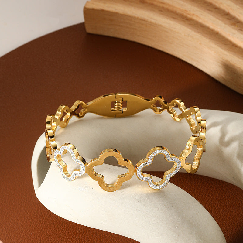 Amara – Clover Gold Bracelet with Crystals 🍀